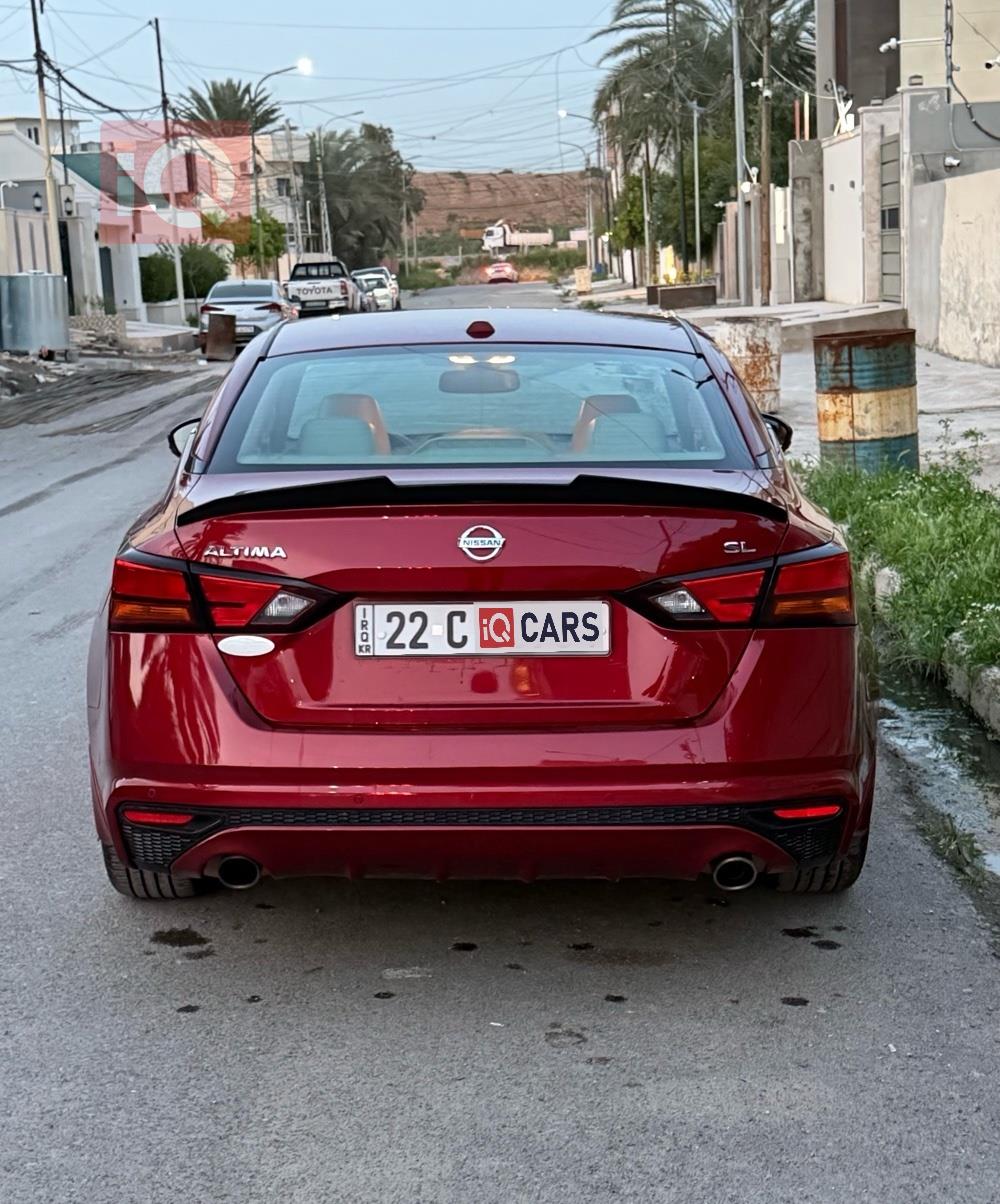 نيسان ألتيما